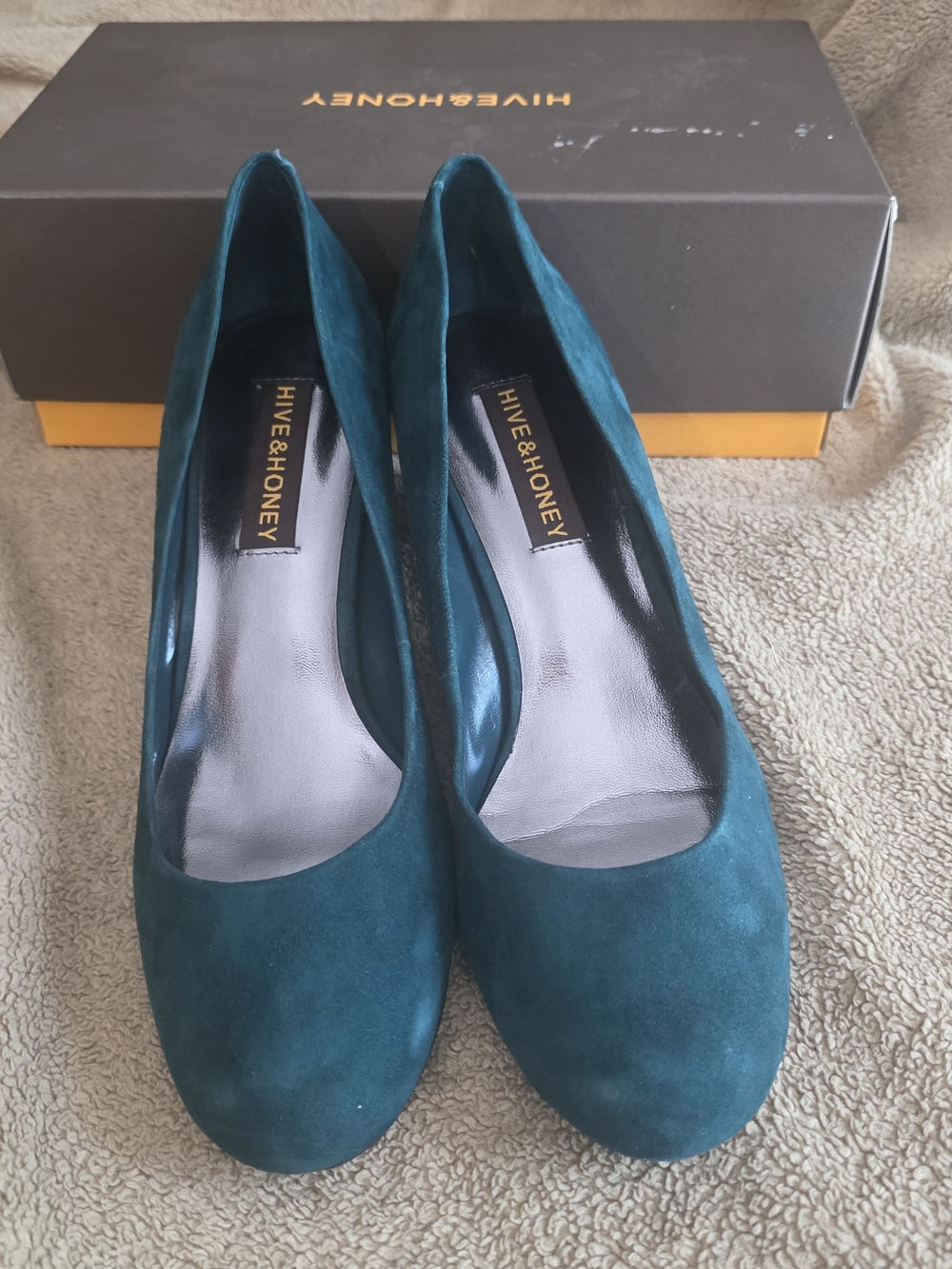 NIB Hive & Honey Women’s Deep Teal Suede Slip-On Round Toe Pump Heels 8.5 M